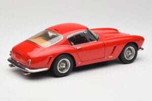 Ferrari 250 GT SWB レッド CMC 1:18 M-046 メタル - 画像 2/6