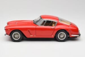Ferrari 250 GT SWB レッド CMC 1:18 M-046 メタル - 画像 3/6