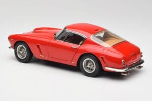 Ferrari 250 GT SWB レッド CMC 1:18 M-046 メタル - 画像 5/6