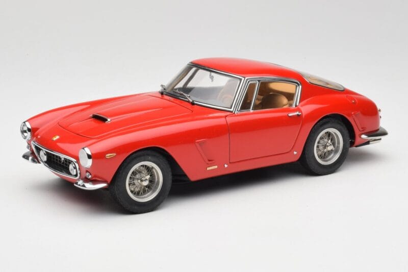 Ferrari 250 GT SWB レッド CMC 1:18 M-046 メタル