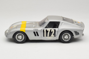 Ferrari 250 GTO #172 L. Bianchi / G. Berger Tour de France 1962 シルバー リミテッドエディション Bburago 1:18 3011-S1 メタル - 画像 4/8