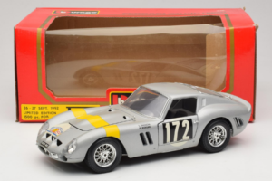 Ferrari 250 GTO #172 L. Bianchi / G. Berger Tour de France 1962 シルバー リミテッドエディション Bburago 1:18 3011-S1 メタル - 画像 8/8