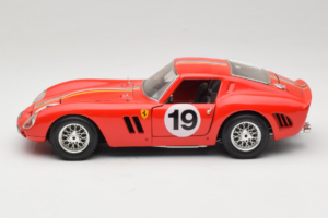 Ferrari 250 GTO #19 レッド ストライプ 1962 Bburago 1:18 3011-P3 メタル - 画像 4/8