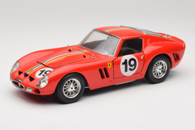 Ferrari 250 GTO #19 レッド ストライプ 1962 Bburago 1:18 3011-P3 メタル
