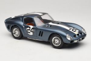 Ferrari 250 GTO #24 ブルー ホワイトストライプ 1962 Bburago 1:18 3011-B2 メタル - 画像 6/8
