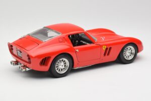 Ferrari 250 GTO レッド Bburago 1:18 3011 メタル - 画像 3/8