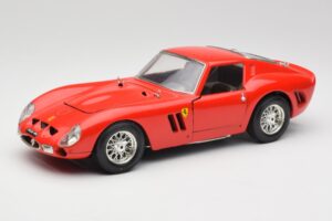 Ferrari 250 GTO レッド Bburago 1:18 3011 メタル