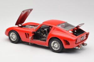 Ferrari 250 GTO レッド Bburago 1:18 3011 メタル - 画像 5/8