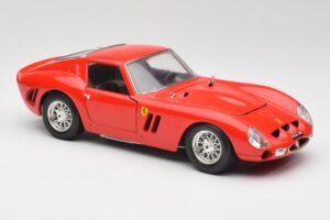 Ferrari 250 GTO レッド Bburago 1:18 3011 メタル - 画像 6/8