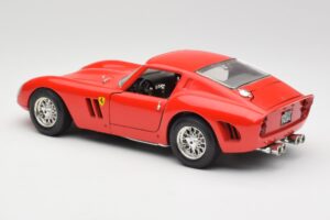 Ferrari 250 GTO レッド Bburago 1:18 3011 メタル - 画像 7/8