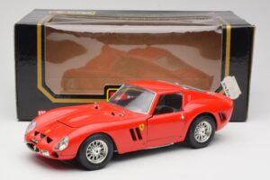 Ferrari 250 GTO レッド Bburago 1:18 3011 メタル - 画像 8/8