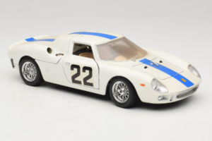 Ferrari 250 LM #22 ホワイト 1965 Bburago 1:18 3333-W1 メタル - 画像 6/8