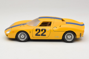 Ferrari 250 LM #22 イエロー 1965 Bburago 1:18 3333-Y1 メタル - 画像 4/8
