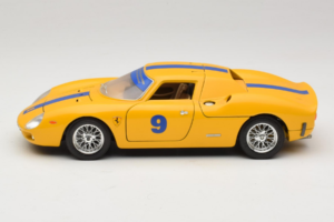 Ferrari 250 LM #9 イエロー 1965 Bburago 1:18 3033-Y1 メタル - 画像 4/8