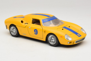 Ferrari 250 LM #9 イエロー 1965 Bburago 1:18 3033-Y1 メタル - 画像 6/8