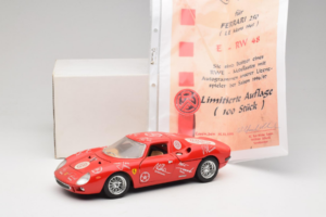Ferrari 250 LM レッド ホワイト Essen Autographs リミテッドエディション Bburago 1:18 3033-P4 メタル - 画像 8/8