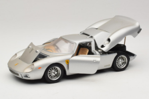 Ferrari 250 LM シルバー Bburago 1:18 3033-S1 メタル - 画像 2/8