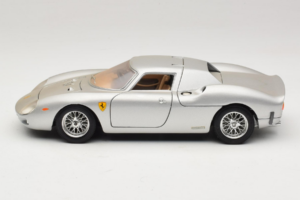 Ferrari 250 LM シルバー Bburago 1:18 3033-S1 メタル - 画像 4/8