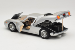 Ferrari 250 LM シルバー Bburago 1:18 3033-S1 メタル - 画像 5/8