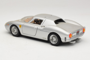 Ferrari 250 LM シルバー Bburago 1:18 3033-S1 メタル - 画像 7/8