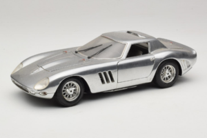 Ferrari 275 GTB クロームシルバー Guiloy 1:18 B004 メタル