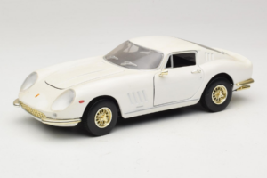 Ferrari 275 GTB/4 ホワイト ERTL 1:18 7493 メタル