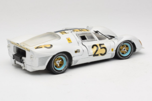 Ferrari 330 P4 #25 ホワイト Revell 1:18 48845 メタル - 画像 3/8