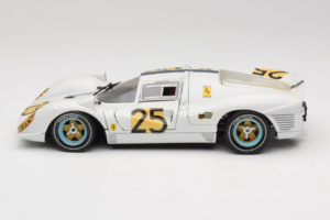 Ferrari 330 P4 #25 ホワイト Revell 1:18 48845 メタル - 画像 4/8
