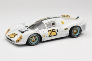 Ferrari 330 P4 #25 ホワイト Revell 1:18 48845 メタル