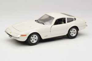 Ferrari 365 GTB/4 Daytona Berlina ホワイト Techno Giodi 1:18 74007 メタル