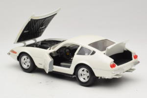 Ferrari 365 GTB/4 Daytona Berlina ホワイト Techno Giodi 1:18 74007 メタル - 画像 5/8