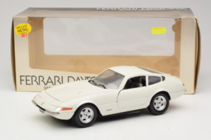 Ferrari 365 GTB/4 Daytona Berlina ホワイト Techno Giodi 1:18 74007 メタル - 画像 8/8