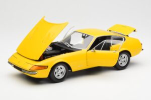 Ferrari 365 GTB/4 Daytona イエロー Kyosho 1:18 08162Y メタル - 画像 2/8
