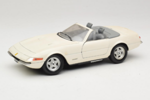 Ferrari 365 GTS/4 Spider ホワイト Techno Giodi 1:18 40028 メタル