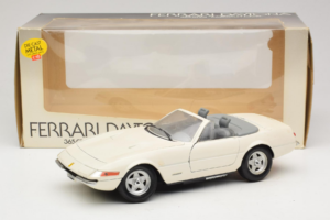 Ferrari 365 GTS/4 Spider ホワイト Techno Giodi 1:18 40028 メタル - 画像 8/8