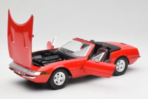 Ferrari 365 GTS レッド Solido 1:18 8017 メタル - 画像 2/8