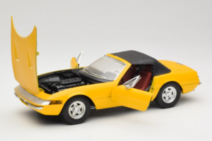 Ferrari 365 GTS イエロー ブラックルーフ Solido 1:18 8018 メタル - 画像 2/8