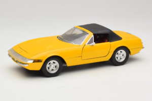 Ferrari 365 GTS イエロー ブラックルーフ Solido 1:18 8018 メタル