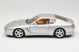 Ferrari 456 GT シルバー Bburago 1:18 3336-S1 メタル - 画像 4/8