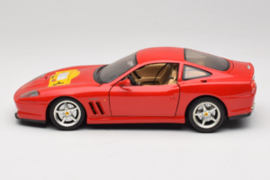 Ferrari 550 Maranello 22 Jahre Ferrari Model Club レッド Bburago 1:18 3064-P2 メタル - 画像 4/8