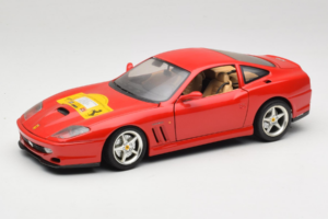 Ferrari 550 Maranello 22 Jahre Ferrari Model Club レッド Bburago 1:18 3064-P2 メタル