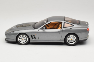 Ferrari 550 Maranello 25 Jahre Ferrari Model Club シルバー 第2バージョン Bburago 1:18 3064-S1 メタル - 画像 4/8