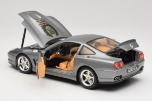 Ferrari 550 Maranello 25 Jahre Ferrari Model Club シルバー 第2バージョン Bburago 1:18 3064-S1 メタル - 画像 5/8
