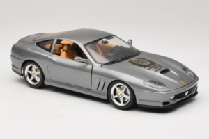 Ferrari 550 Maranello 25 Jahre Ferrari Model Club シルバー 第2バージョン Bburago 1:18 3064-S1 メタル - 画像 6/8