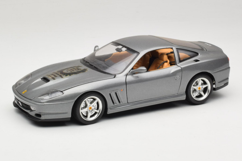 Ferrari 550 Maranello 25 Jahre Ferrari Model Club シルバー 第2バージョン Bburago 1:18 3064-S1 メタル