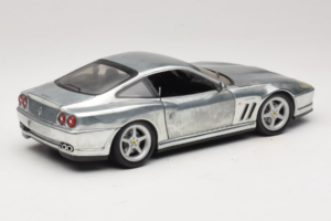 Ferrari 550 Maranello Chrome Silver Hot Wheels 1:18 25740 メタル - 画像 3/8