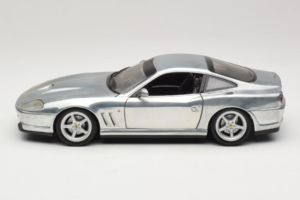Ferrari 550 Maranello Chrome Silver Hot Wheels 1:18 25740 メタル - 画像 4/8