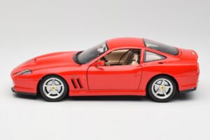 Ferrari 550 Maranello レッド Bburago 1:18 3064 メタル - 画像 4/8