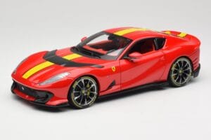 Ferrari 812 Competizione Rosso Corsa イエローストライプ入り Bburago 1:18 18-16915 メタル