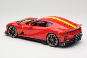 Ferrari 812 Competizione Rosso Corsa イエローストライプ入り Bburago 1:18 18-16915 メタル - 画像 7/8